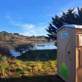 Combien de toilettes mobiles faut-il louer pour un chantier de