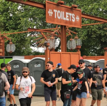 WC Loc accompagne le Hellfest festival pour ses espaces sanitaires