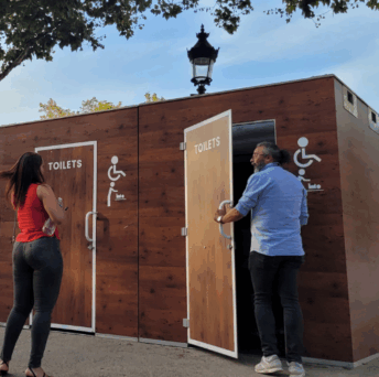 Des toilettes publiques accessibles : la solution WC Loc pour les villes touristiques